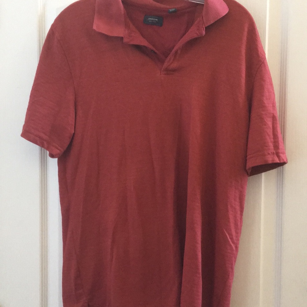 FINAL MARKDOWN Men’s arrow polo style shirt medium